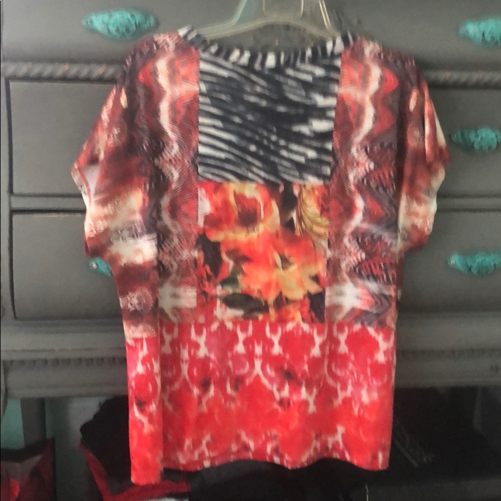 Cute Top! - Picture 3 of 3
